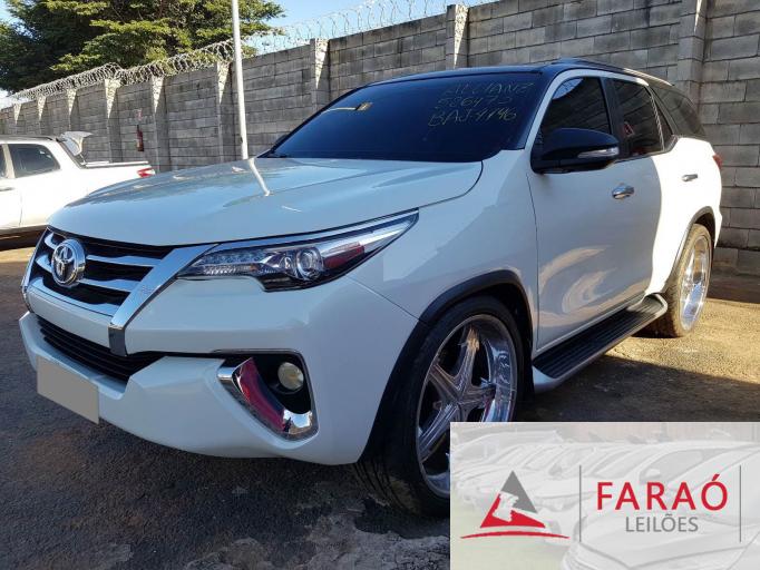 TOYOTA HILUX SW4 16/16