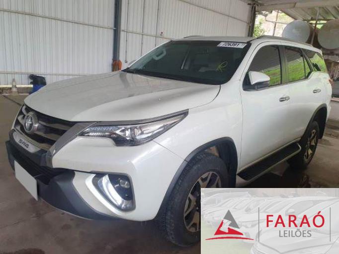 TOYOTA HILUX SW4 19/19