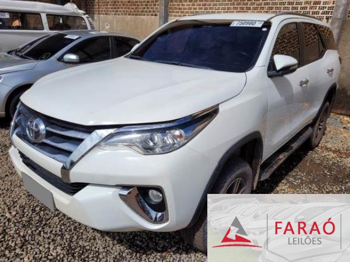 TOYOTA HILUX SW4 19/19