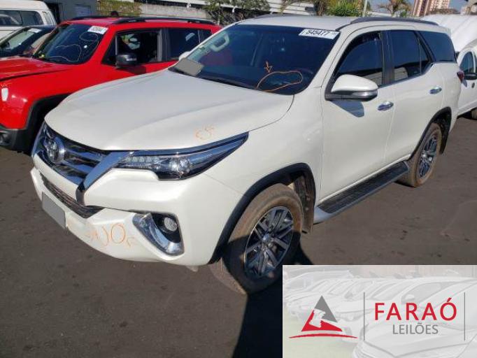 TOYOTA HILUX SW4 16/16