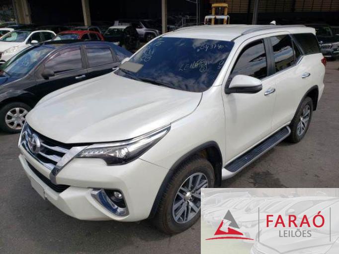 TOYOTA HILUX SW4 18/18